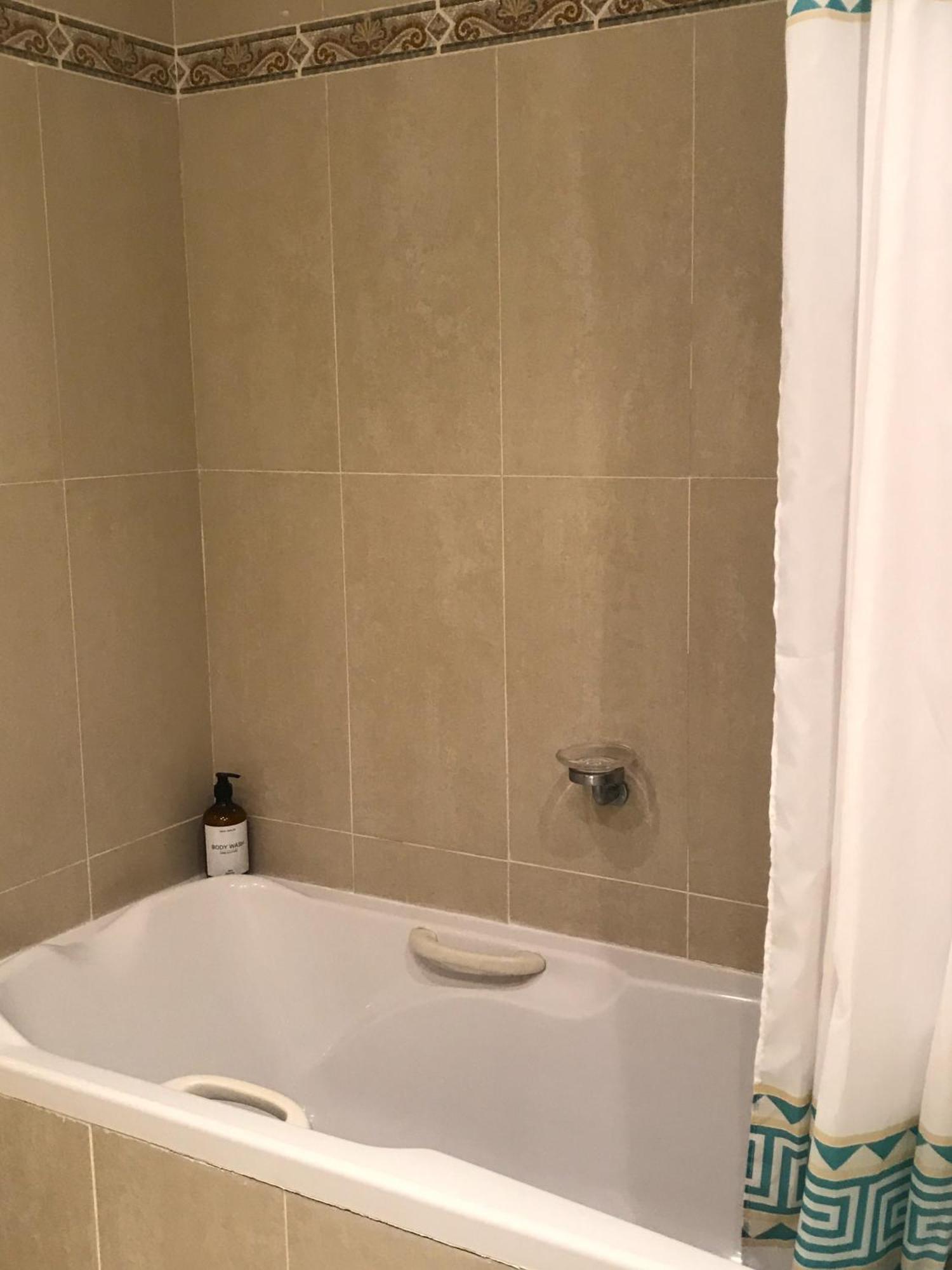 Habitacion Deluxe Con Bano Privado En Atalaya Apartagolf, Estepona Zewnętrze zdjęcie