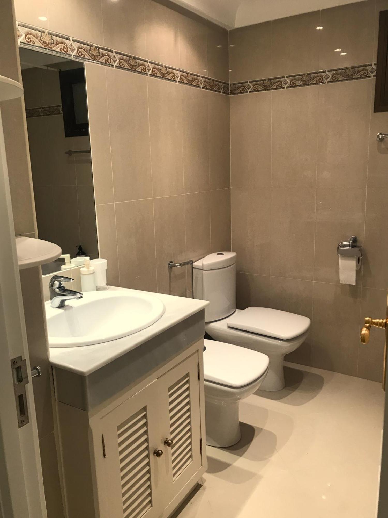Habitacion Deluxe Con Bano Privado En Atalaya Apartagolf, Estepona Zewnętrze zdjęcie