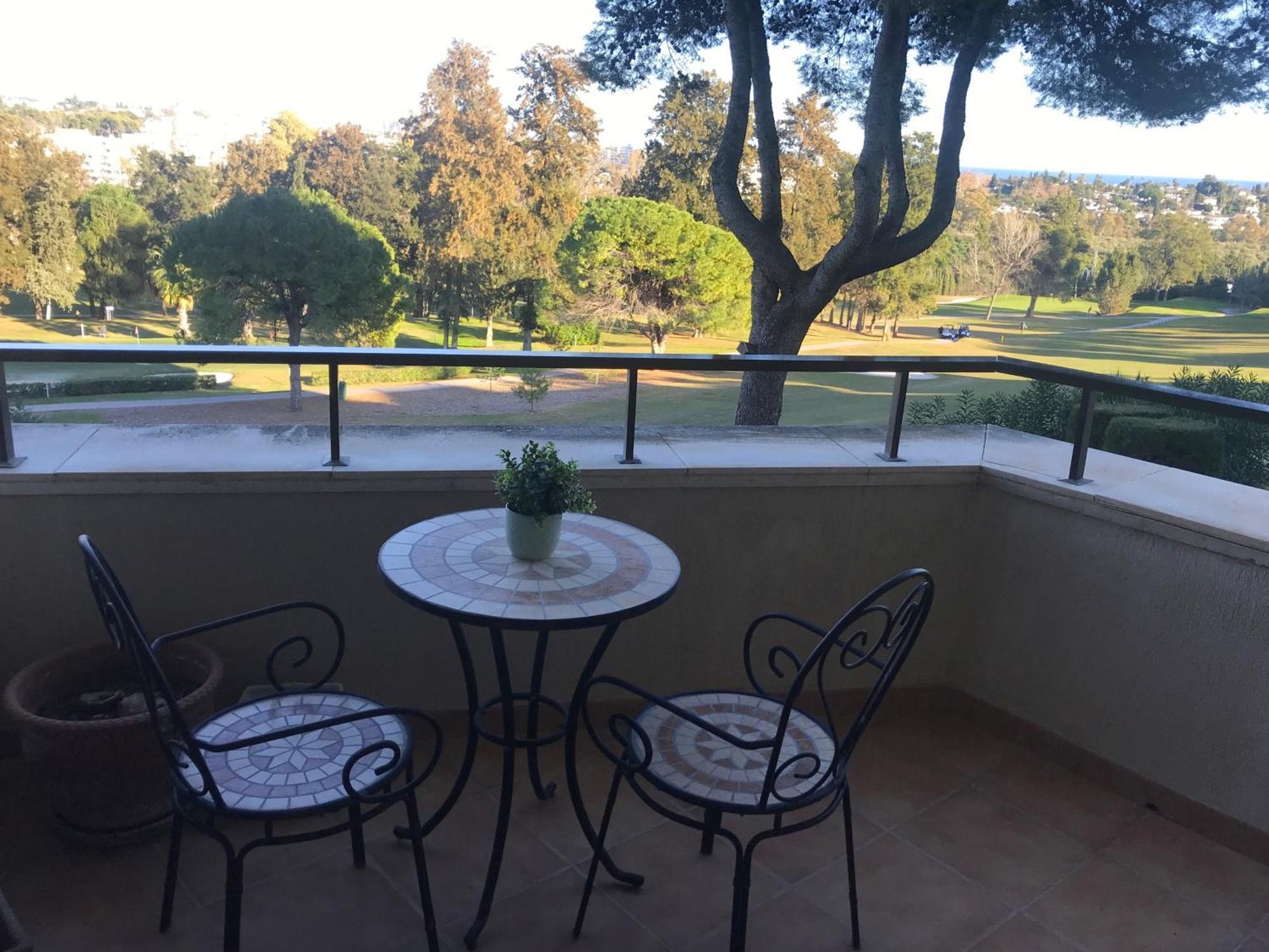 Habitacion Deluxe Con Bano Privado En Atalaya Apartagolf, Estepona Zewnętrze zdjęcie